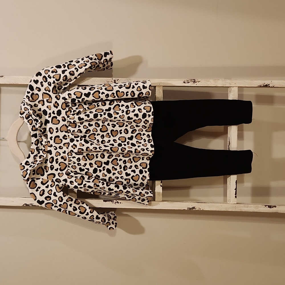 Rachel Zoe Cheetah Print Long Sleeve Top with Black Leggings 18 Months